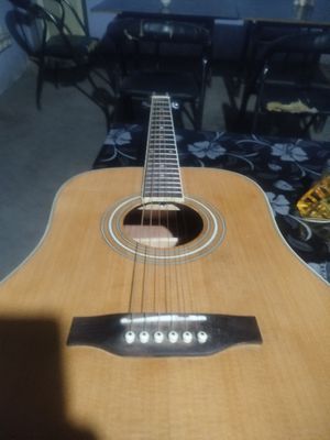 Gitara sotiladi