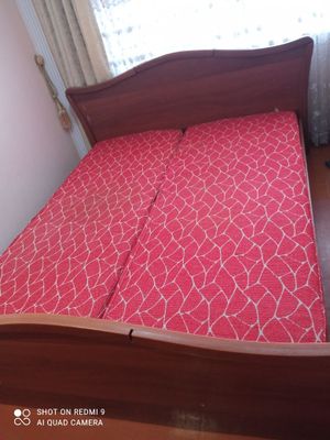 Продаётся 2х спальная кровать
