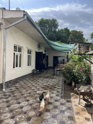 Yangiyul shahar sentrda 3,5 sotix hovli