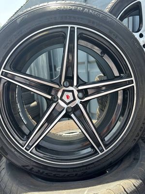 Kobilt. Lada. Vesta moshinalariga piramoy tushadi tayor