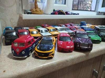 Продам детские железные машинки