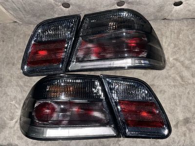Задние фонари комплект Mercedes-Benz W210 ( НОВЫЙ)