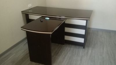 Офис мебели сотилади