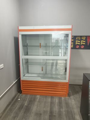 Vetrina xoladelnik sotiladi xolati yaxshi