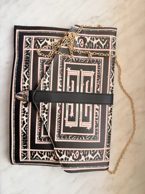 Продаётся новоя сумка - клатч.