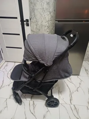 Продаётся фирменный чемодан коляска