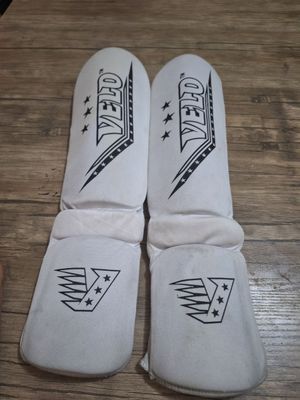 Protektor dlya nogi. Karate