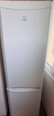 Продаю холодильник Indesit