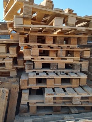 Продам поддоны и отделочные МДФ квадратные куски