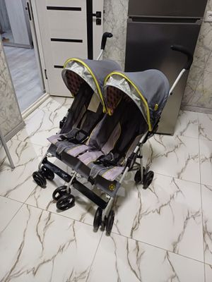 Продаётся фирменный двойнишка коляска