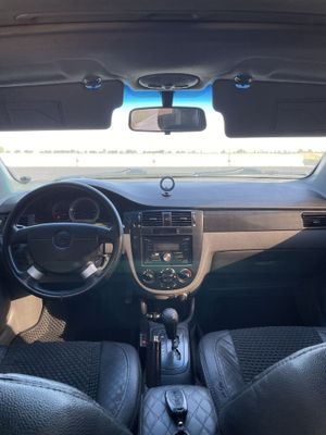 Lasetti 1.6 sotiladi