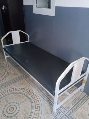 Kushetka sotiladi