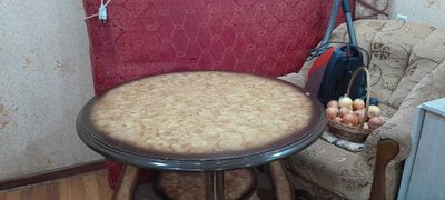 Продаётся круглый стол