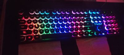 Клавиатура продается, отличная с RGB подсветкой