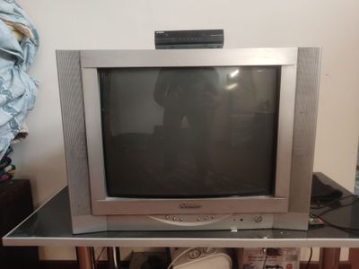 Televizor sotiladi ishledi hisens nomi 299 minga bervoramiz