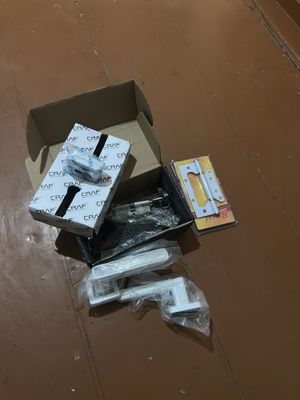 akfa eshik tutkichlari sotiladi