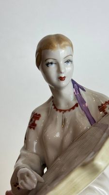 Фарфоровая статуэтка бандуристка ЗХК Полонне СССР антиквариат