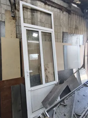 Алюминиевая дверь