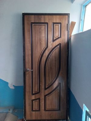 Продам 2 двери из хорошего дерева