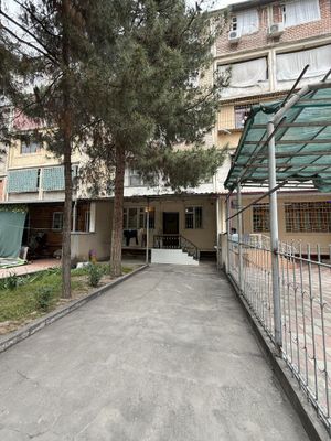 Продаётся квартира, Юнус-абад 18 квартал, 1 этаж, первая линия