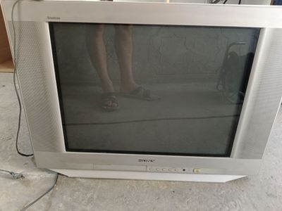 Телевизор соний 80 см коттаси ишлиди