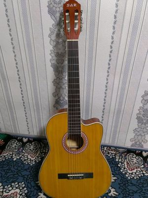 sotiladi:gitara narxi:100$ bolishi