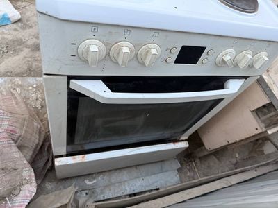 Продаётся Электрическая Плита Российский Очень хороший и Вытяжка