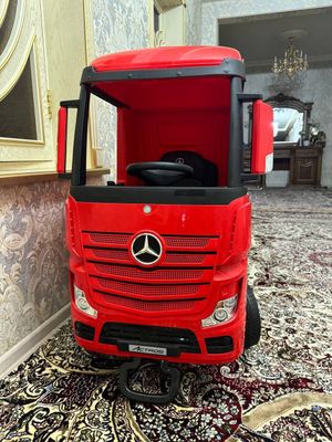 Bolalar mashinasi Mercedes Benz ACTROS