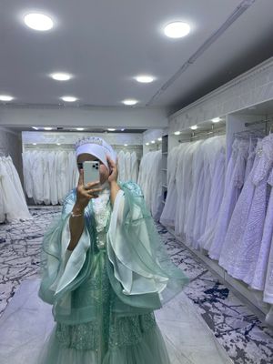 Ansambl kòyne bir marta kiyilgan fotosessiya uchun