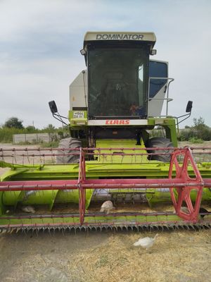 Комбайн claas dominator 130.