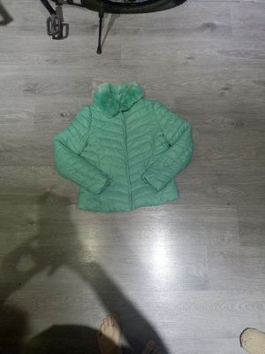 Продам женскую куртку