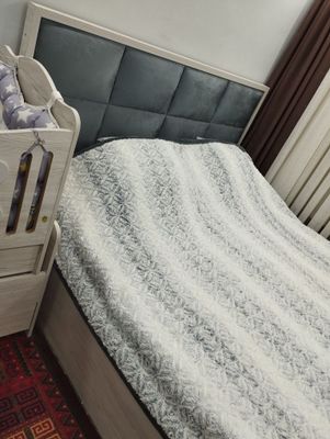Продается спальный гарнитур
