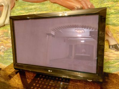 Телевизор LG в отличном состоянии
