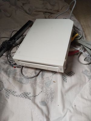 Продам игровую консоль Nintendo Wii.