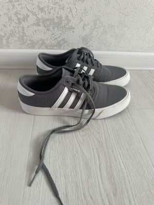 Adidas оригинал размер 41/5