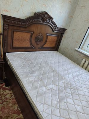 Mebel spalniy sotiladi komplekt hammasi bor but butun holatda turibdi