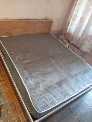 Кровать с матрасом