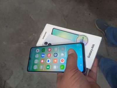 A06 Samsung ideal tiniq 128GB hotirasi 6GB aperativkasi karobka bor.