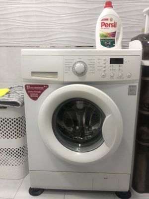 Продаю LG 5 килограмовую стиральную машину