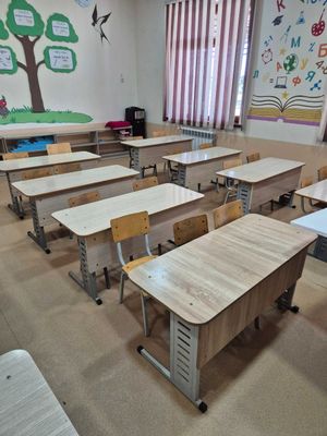 Продаются б/у школьные парты и стулья