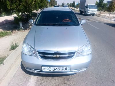 Lacetti 1.8 sotiladi