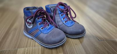 Продаются демисезонные полусапожки на мальчика в идеальном состоянии.