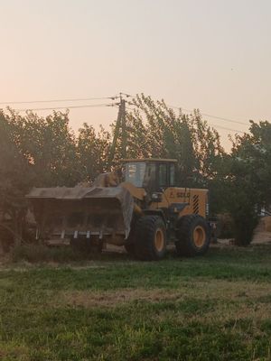 Pagruzchik SDLG srochna sotiladi