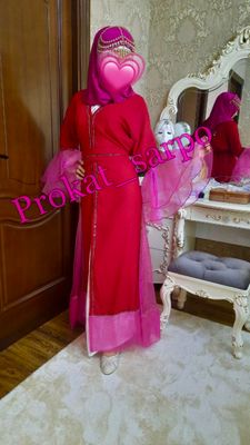 Dubai abaya