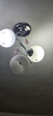 Продаются люстры. В хорошем состоянии. Цена договорная.