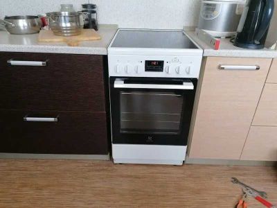 Электрическая плита Electrolux RKR560201W белый Румыния