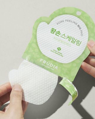 Пилинг-пэд для очищения пор с зелёным виноградом Frudia Green Grape Pore Peeling Big Pad