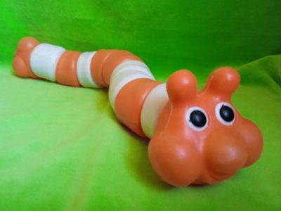 Игрушка детская гусеница пластмасса СССР Ленинград (Охтален) 40 см