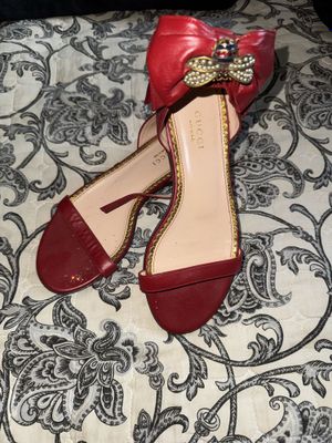 Продам босоножки Gucci оригинал производство Италия