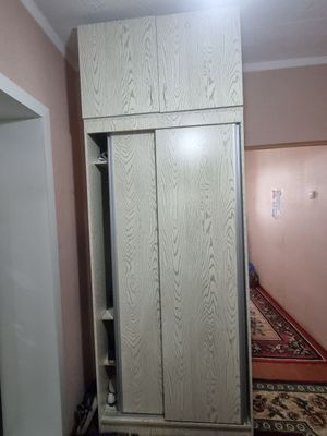 Шкаф в прихожей хорошем состоянии